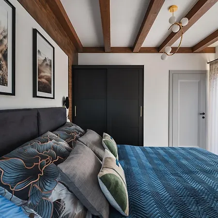 Berry Daire Waksmund